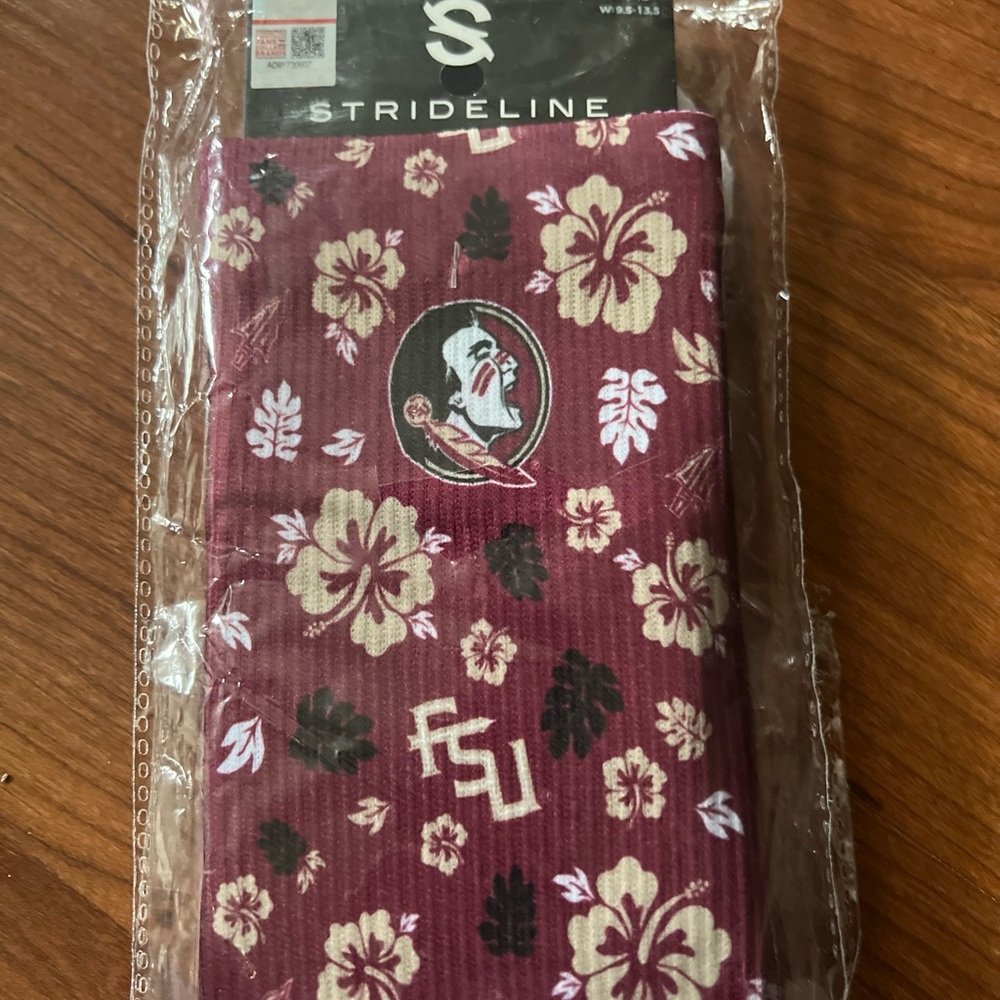Strideline Men's Floral Athletic Socks - Maroon